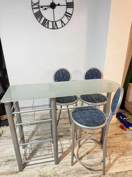 Masa bar cu scaune