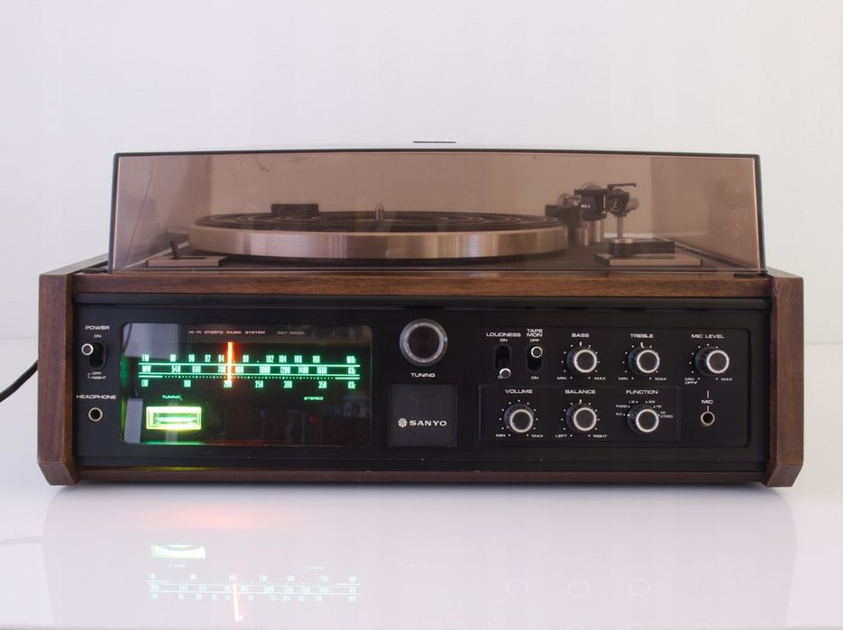 Pickup/pick-up cu radio si amplificator Sanyo DXT 5500L, rar, colectie