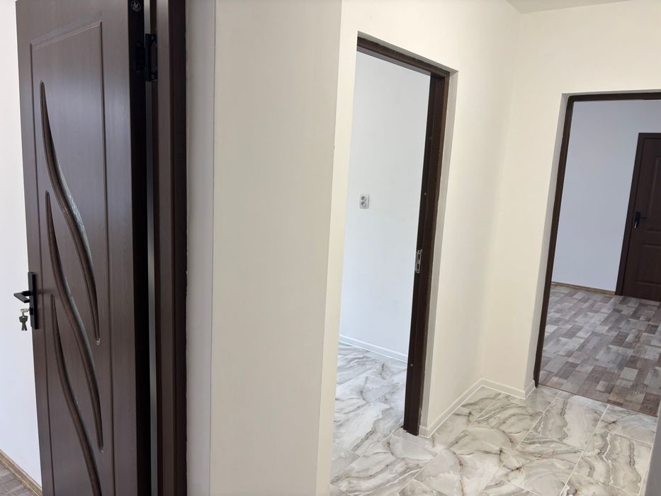 Vand Apartament  3 Camere