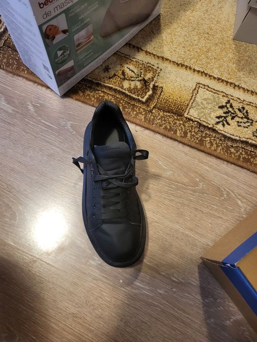 Vând pantofi pentru zile onomastice