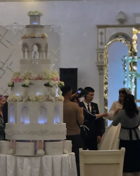 Tort maket To'y tantanalar uchun