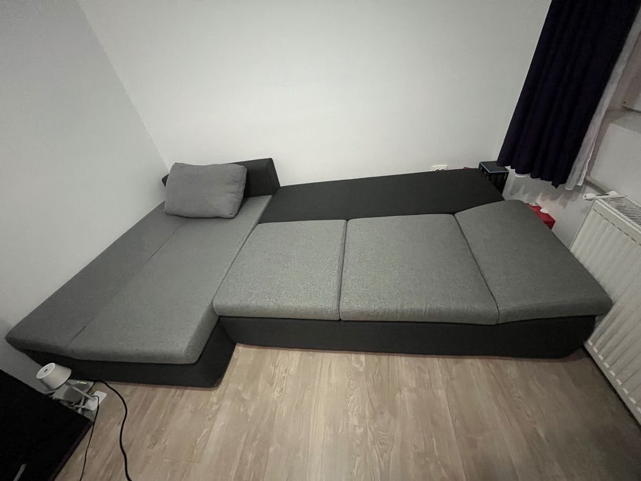 Vând colțar de stânga în stare foarte bună