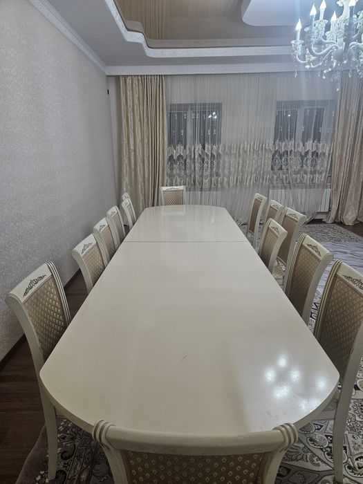 Гостевой стол и стулья