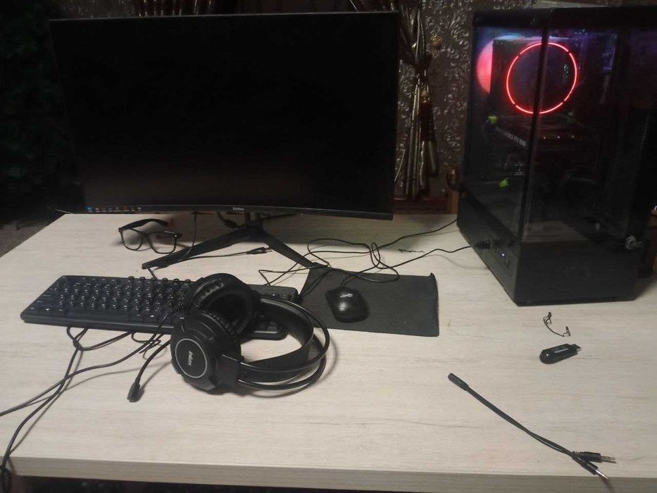Computer :  Rtx 5060 , monitor 300hz curved ,i5--14400f .