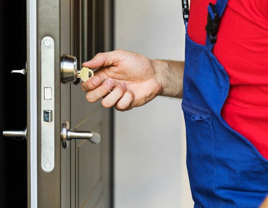 Deblocaje usi Non Stop ieftine!