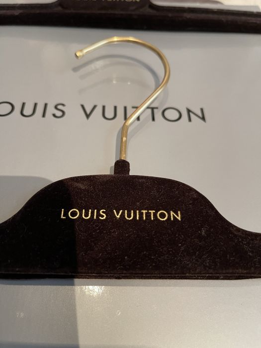 Umerase pantaloni / fuste Louis Vuitton autentice, uzate dar in stare