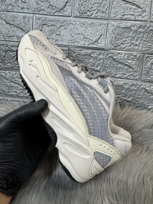 Yeezy 700 Static Pk Premium
