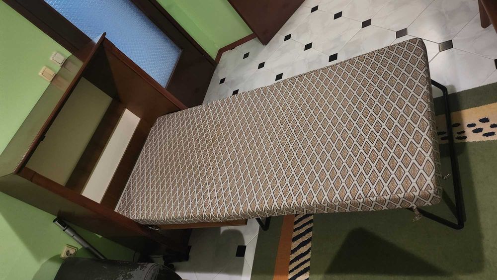 Падащо легло-шкаф