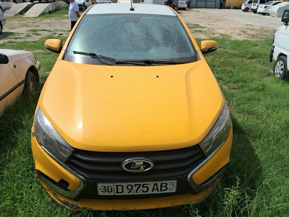Lada vesta srochni sotiladi