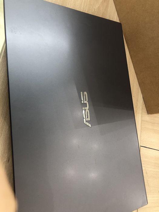 Ноутбук ASUS — в хорошем состоянии