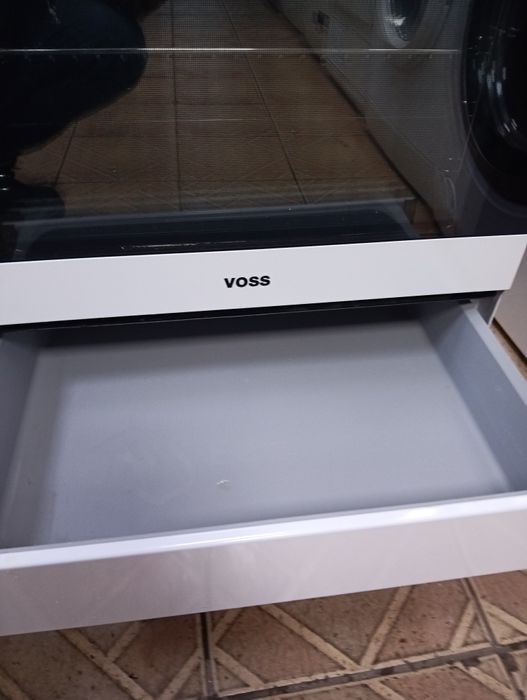 Свободно стояща печка с керамичен плот VOSS  с две години Гаранция!