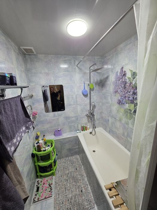 Продаётся 3-комнатная балкон 2х6 1 этаж