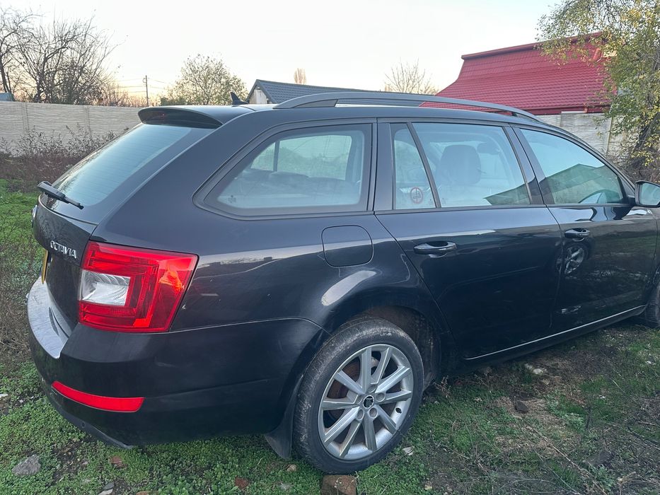 Skoda Octavia 2015 1,6tdi Distronic / Alcantara /Navi  volan dreapta