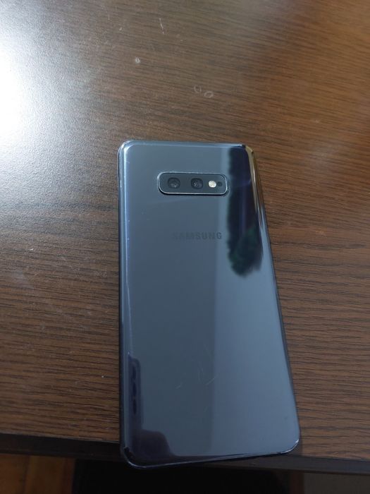 Samsung s10e 128 GB ram 6