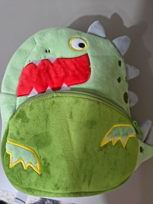 Ghiozdanel cu dinozaur