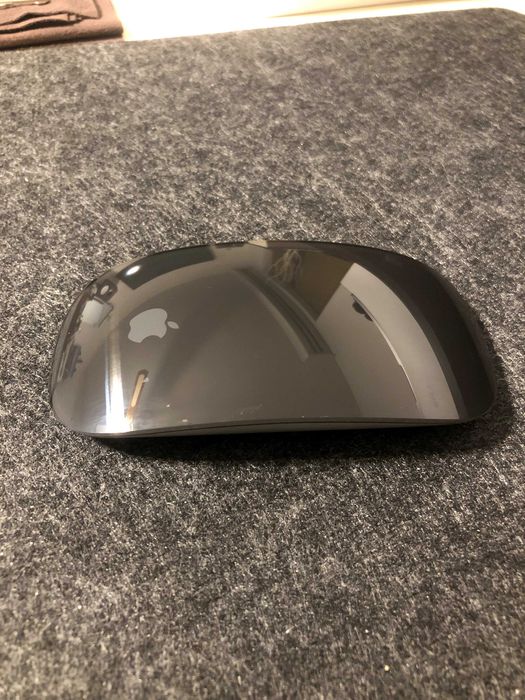 Продавам Magic Mouse, Space Grey закупен е от Saturn Германия.