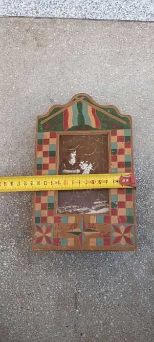 Rama veche din lemn,  1932