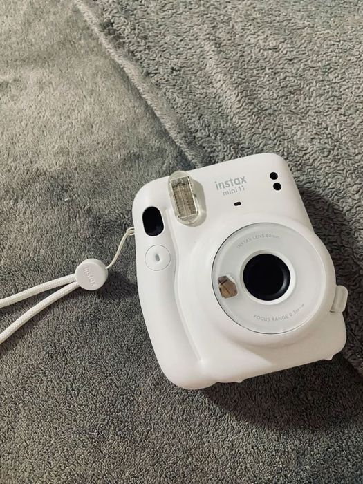 Instax — моментальная камера