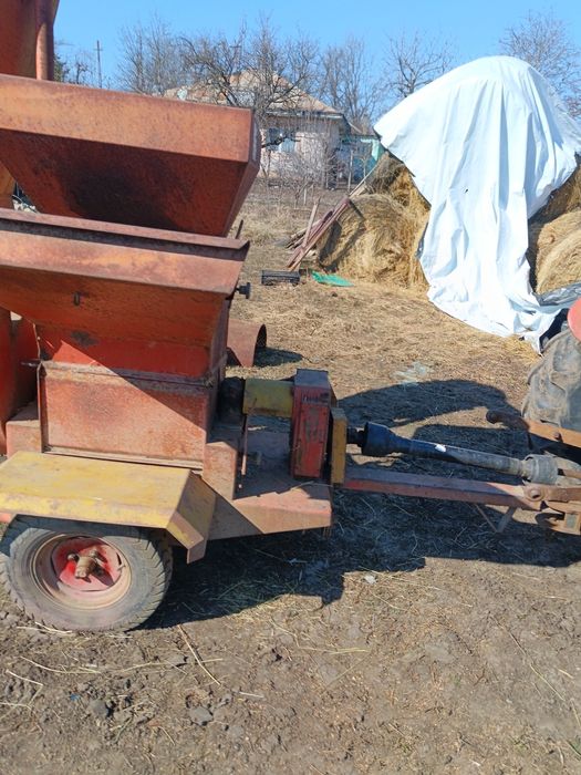 Moara cu ciclon și circular la priza tractorului