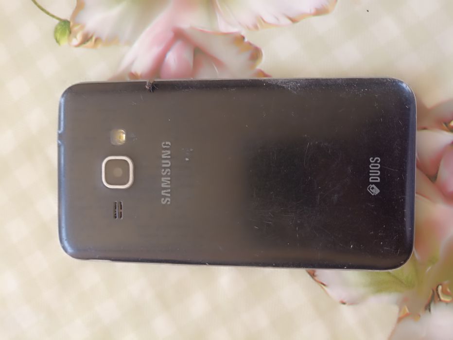 Samsung Galaxy J1 sotiladi