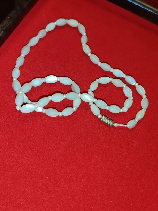 Diverse coliere de vânzare !