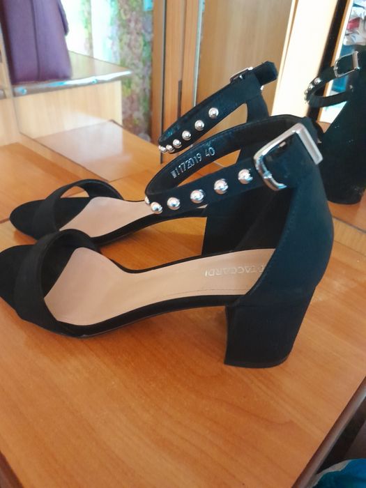 Продам новые  басаножки