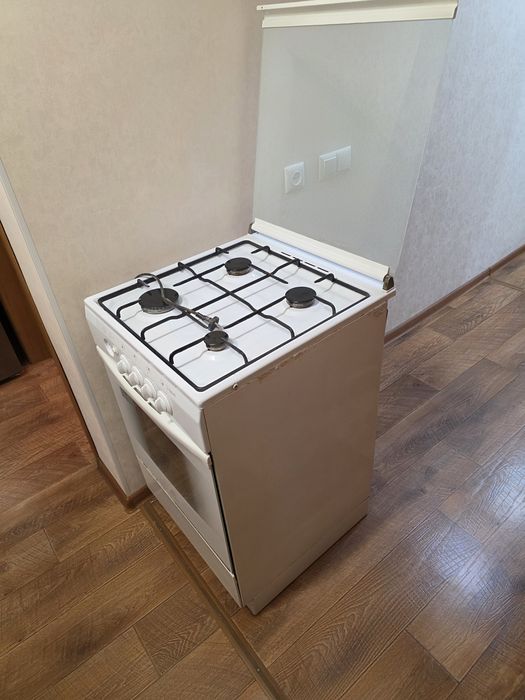 Продам газ плиту.