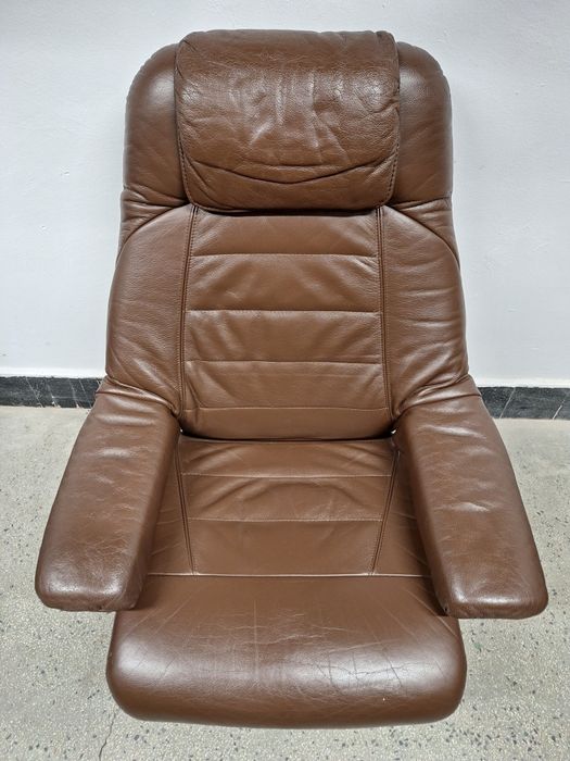 Фотьойл, кресло от естествена кожа със зони за релакс