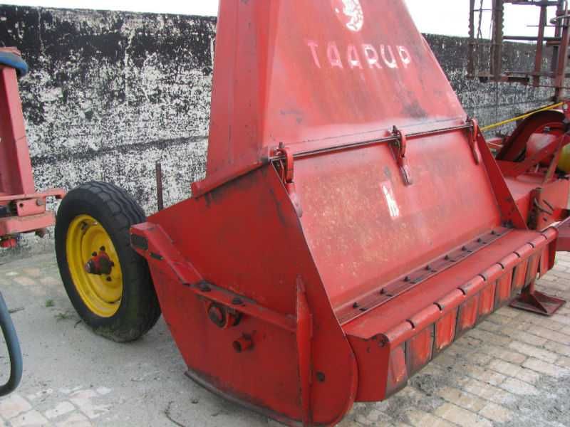 Tocatoare Taarup purtata sau tractata  resturi vegetale coceni porumb paie cartofi 1,3 m 1,5 m 2,3 m Tocatoare Siloz verde Taarup Fiat 640 Fiat 80 90