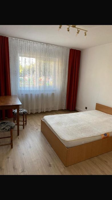 Închiriez garsoniera