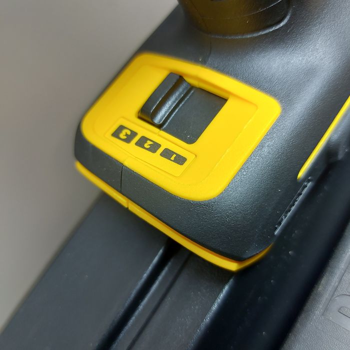 Акумулаторен безчетков мултитул Dewalt DCS356NT