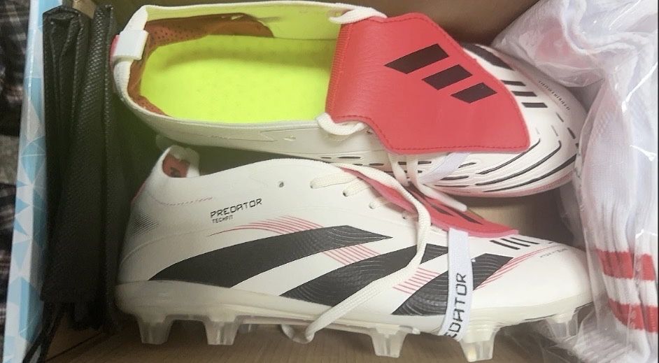 Адидас придатор бутсы