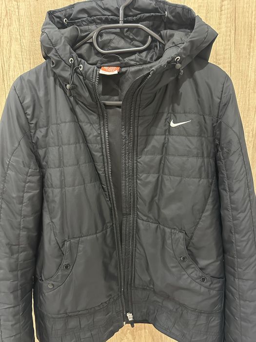 Преходно дамско яке Nike