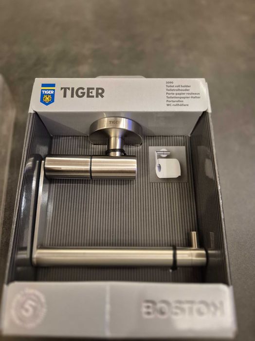 Продавам поставки за тоалетна хартия TIGER