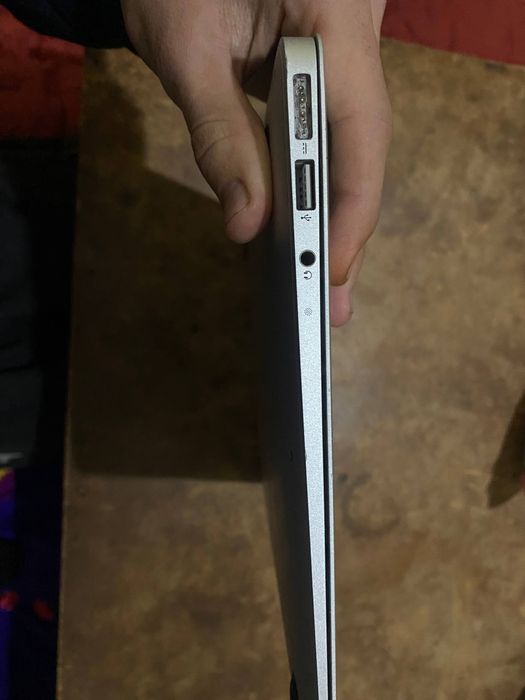 Macbook air sotiladi