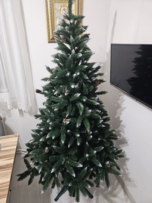 Brad artificial nins si conuri 220 cm