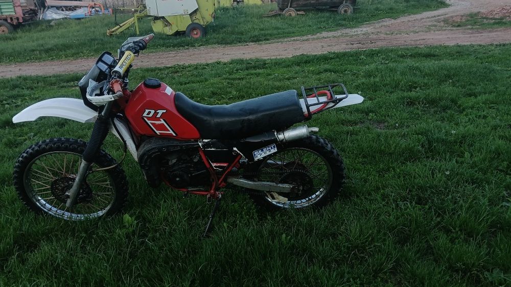 Vând sau schimb  Yamaha dt 125 2 t  perfect functionabil