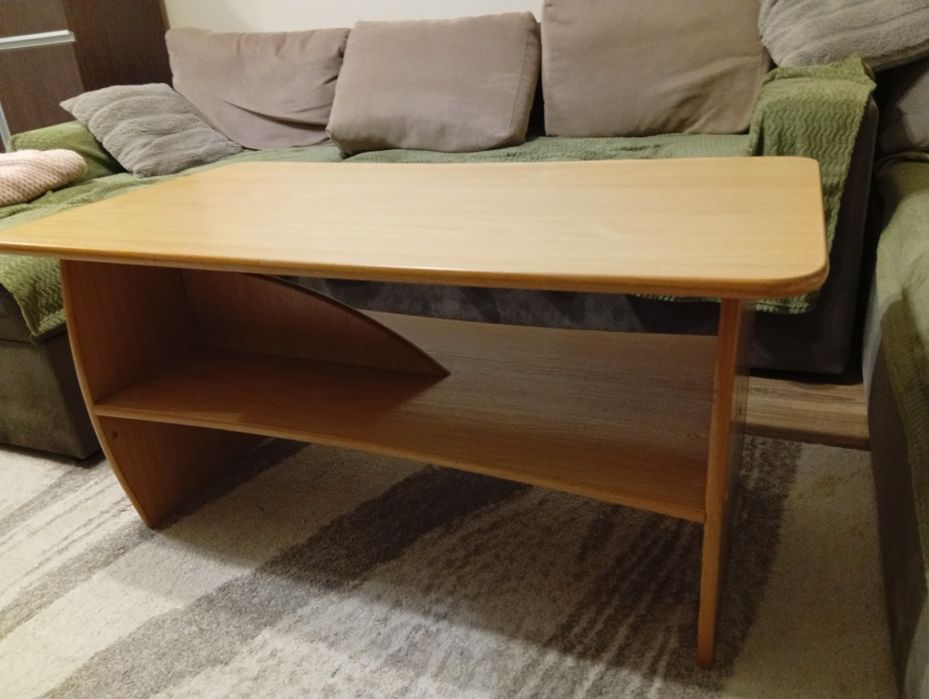 Продавам Холна маса