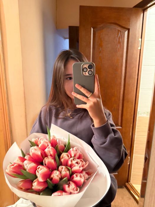 Цветы тюльпаны свежые