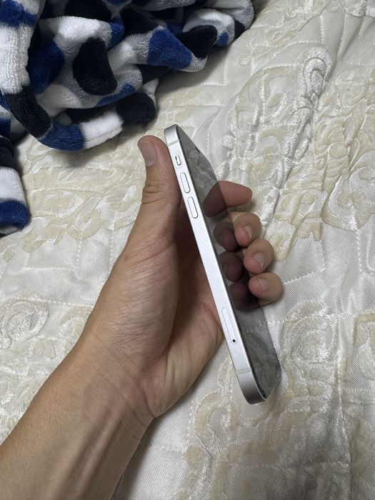 IPhone 12 белый