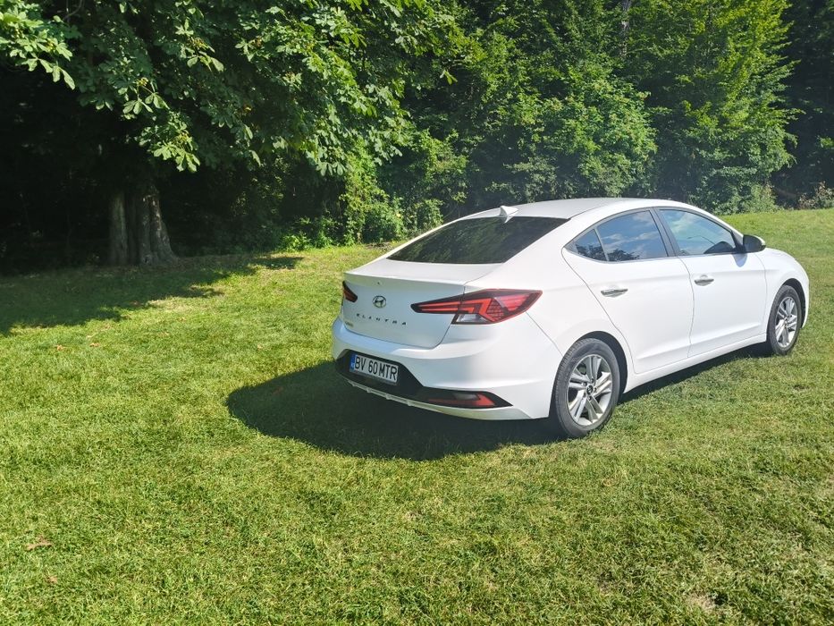 Vând Hyundai Elantra