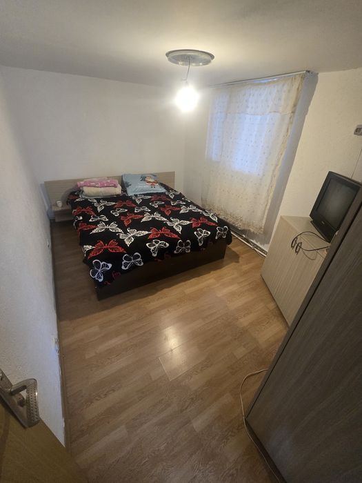 Camere de închiriat la curte