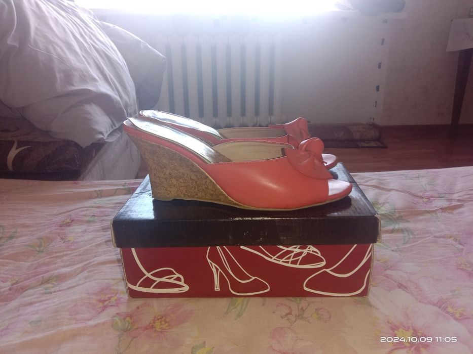 продам обувь бу не дорого.