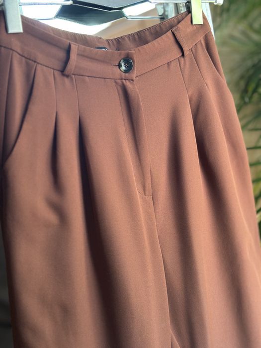Pantaloni evazați ciocolatiu