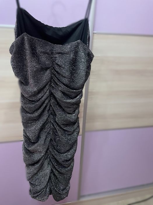 Бляскава коктейлна рокля