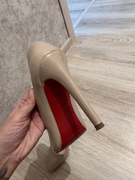 Продам туфли и кроссовки