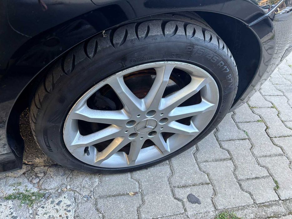 Лек автомобил Mercedes B200