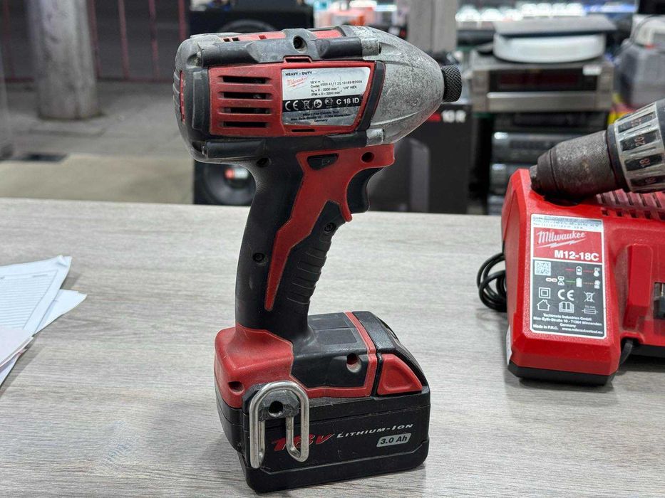 Комплект Milwaukee - Винтоверт / Импакт / Батерия / Зарядно