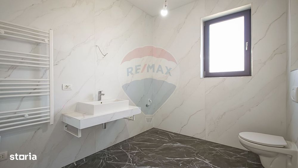 Casă cu 5 camere de vânzare, Hălchiu