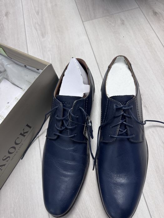 Vand pantofi din piele pentru barbati marimea 44 , firma Lasocki.